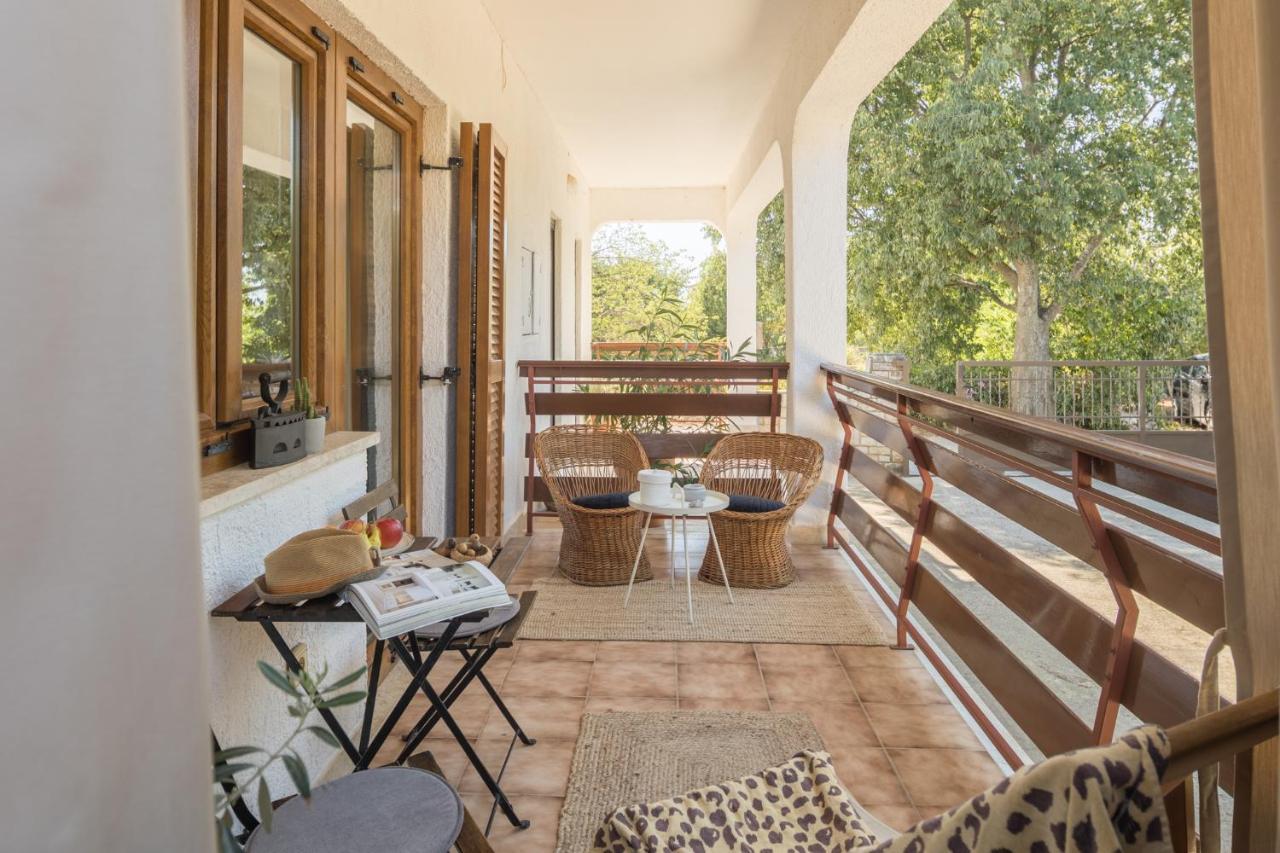 Ladonja Apartment *