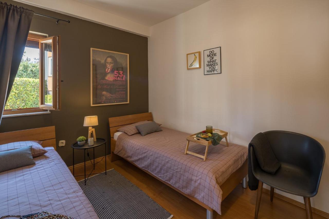 Ladonja Apartment *