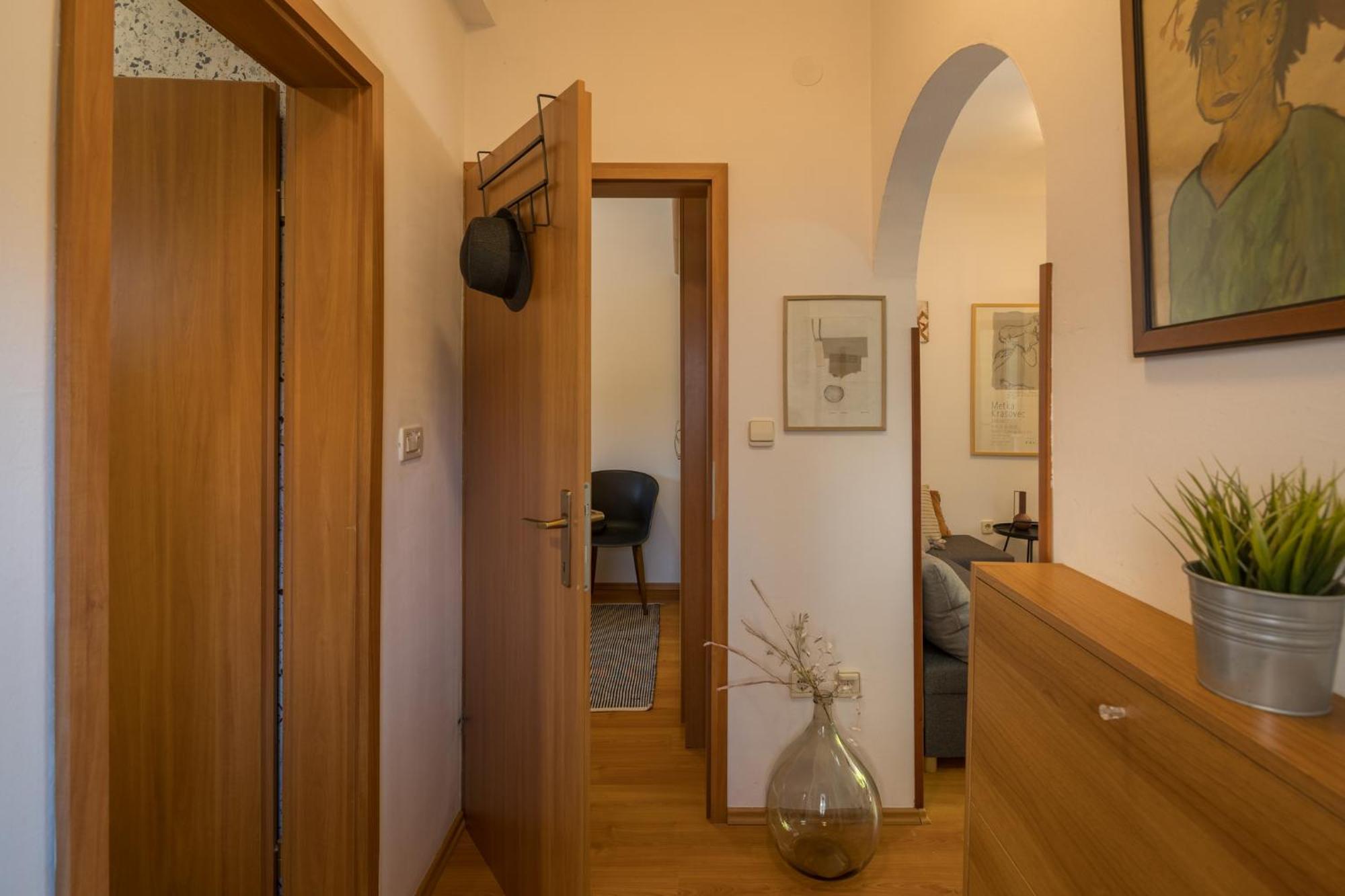 Apartment Ladonja *